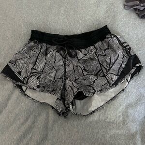 Lululemon hotty hot shorts size 8